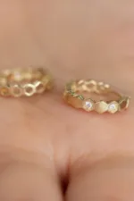 Altın Halka Petek Küpe Altınkenti'nin AK-G1188 SKU'lu altın küpe modelleri veya altın küpe fiyatlarınden birisidir.