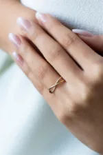 Altın Sonsuzluk Yüzük 3 Altın Sonsuzluk Yüzük yakın plan görünümü – 14 Ayar Altın, Sarı renk, Taşsız