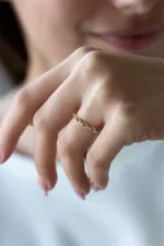 Altın Zincir Yüzük 3 Altın Zincir Yüzük, 14 Ayar Altın, Sarı renk, Zirkon, tasarım detay görünümü