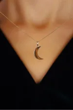 Altın Ay Kolye Altınkenti'nin AK-G3411 SKU'lu altın kolye modelleri veya altınlı kolye fiyatlarınden birisidir.