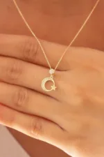 Taşlı Minimalist Ay Yıldız Kolye 3 Taşlı Minimalist Ay Yıldız Kolye, 8 Ayar Altın, Sarı renk, Zirkon, detay görünümü