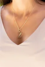 Altın Z Harf Kolye 4 Altın Z Harf Kolye, 14 Ayar Altın, Sarı renk, Zirkon, farklı açıdan görünümü