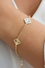 Altın Özel Kalem Işçilikli Bileklik Altınkenti'nin AK-G5618 SKU'lu altın künye veya bileklik modelleri ve fiyatlarınden birisidir.