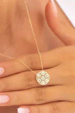 Geometrik Tasarım Altın Yaşam Çiçeği kolye 3 8 Ayar Altın, Sarı renk, Zirkon özellikli Geometrik Tasarım Altın Yaşam Çiçeği kolye tasarım detay görünümü