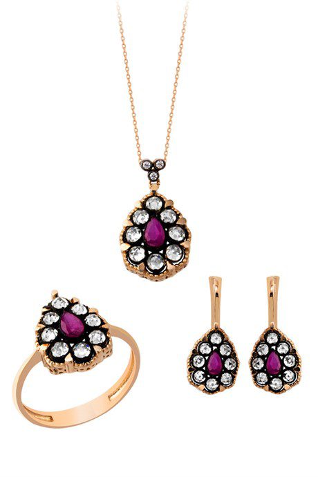 Altın Elmas Görünümlü Damla Mini Set Altınkenti'nin altın mini set modelleri veya altın mini takı seti fiyatlarınden birisidir.