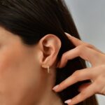 Tasarım Mikro Zirkon Taşlı Altın Küpe 3 14 Ayar Altın, Sarı renk, Taşsız özellikli Tasarım Mikro Zirkon Taşlı Altın Küpe yakın plan görünümü
