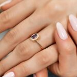 Altın Mor Taşlı Oval Halo Tasarım Kadın Yüzük 3 Altın Mor Taşlı Oval Halo Tasarım Kadın Yüzük, 14 Ayar Altın, Sarı renk, Zirkon, tasarım detay görünümü