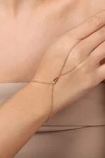 Kare Taşlı Uzun Piramidik İnce Gurmet Zincir Şahmeran 3 Kare Taşlı Uzun Piramidik İnce Gurmet Zincir Şahmeran, 14 Ayar Altın, Sarı renk, 1.76 g, galeri görünümü
