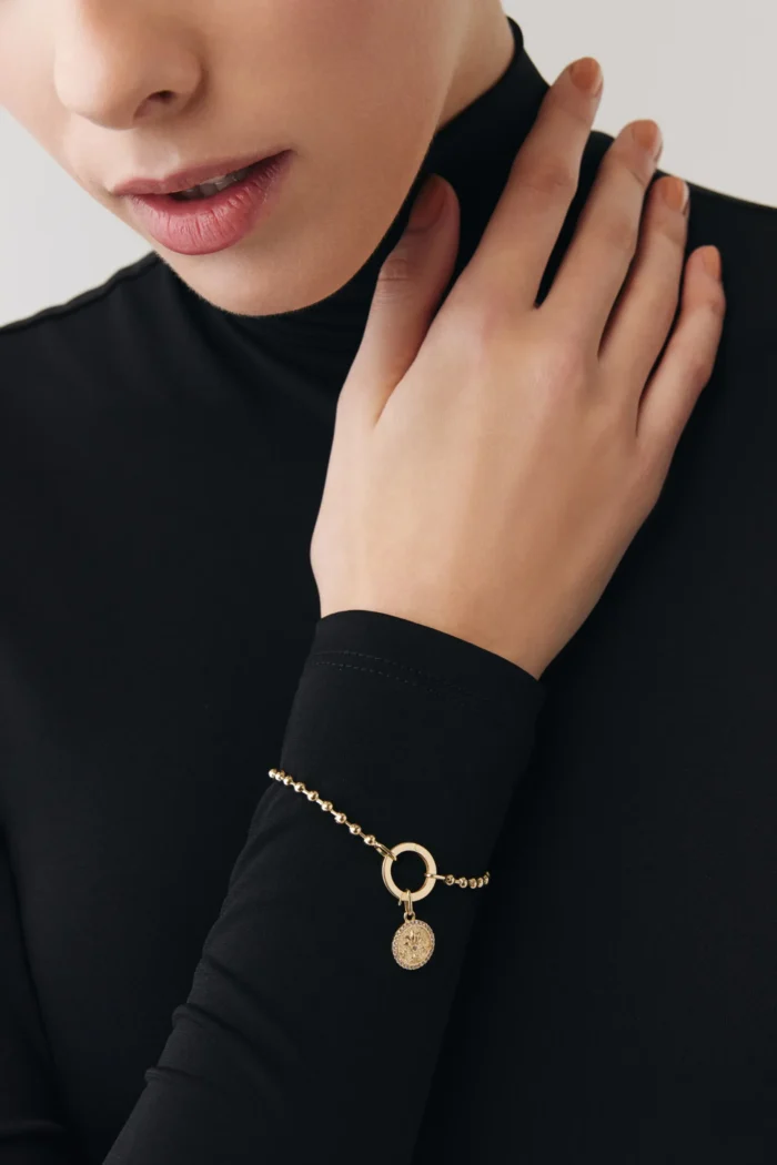 14 Ayar Altın, Sarı renk, 5.03 g özellikli Altın Dorika Zincirli Lotus Madalyon Charm Bileklik tasarım detay görünümü