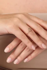 Minimal Taşlı Oval Çerçeve Yüzük 3 Minimal Taşlı Oval Çerçeve Yüzük detay görünümü – 14 Ayar Altın, Sarı renk, 1.07 g