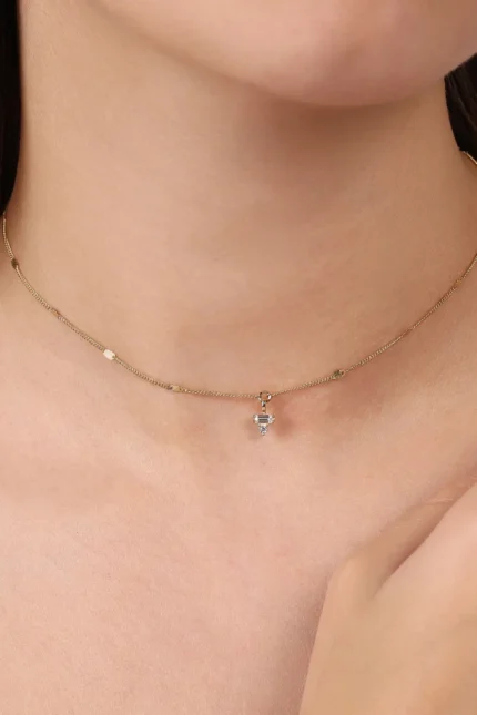 Minimal ve Baget Taşlı Aynalı Zincir Choker, 14 Ayar Altın, Sarı renk, 1.94 g, detay görünümü