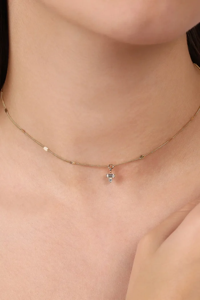 Minimal ve Baget Taşlı Aynalı Zincir Choker, 14 Ayar Altın, Sarı renk, 1.94 g, detay görünümü