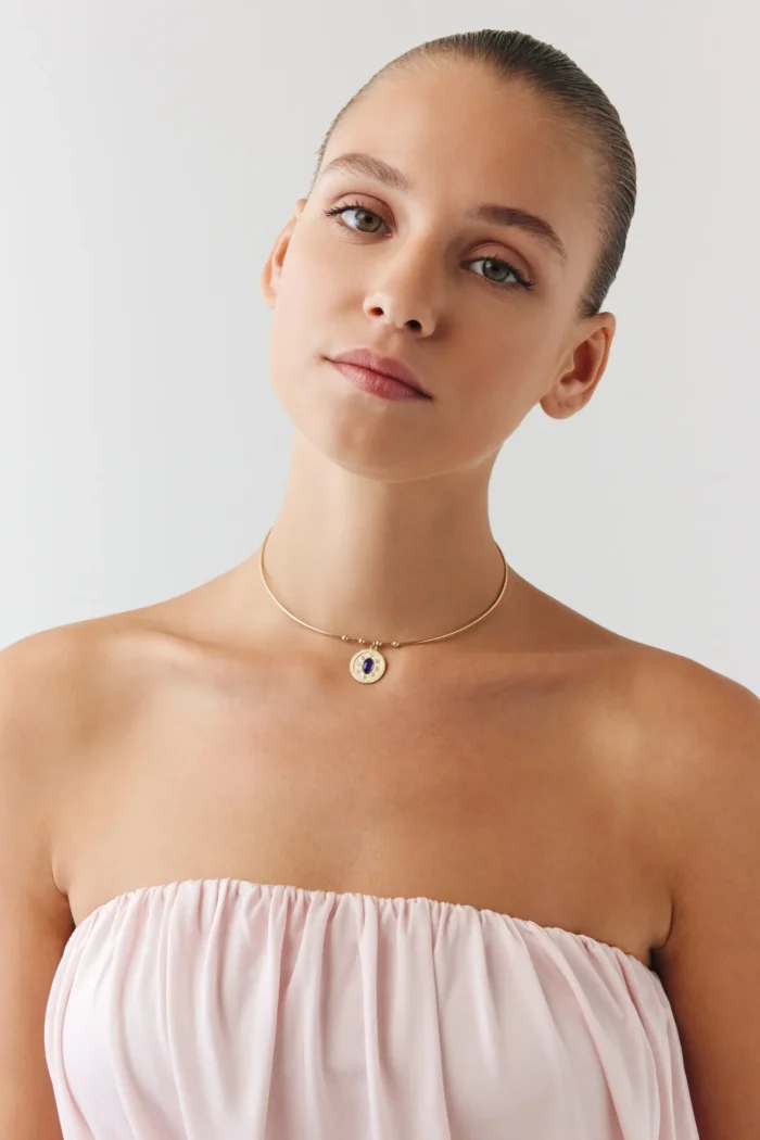 Oval Lacivert Taşlı Madalyon Uç Tel Choker, 14 Ayar Altın, Sarı renk, 8.02 g, tasarım detay görünümü