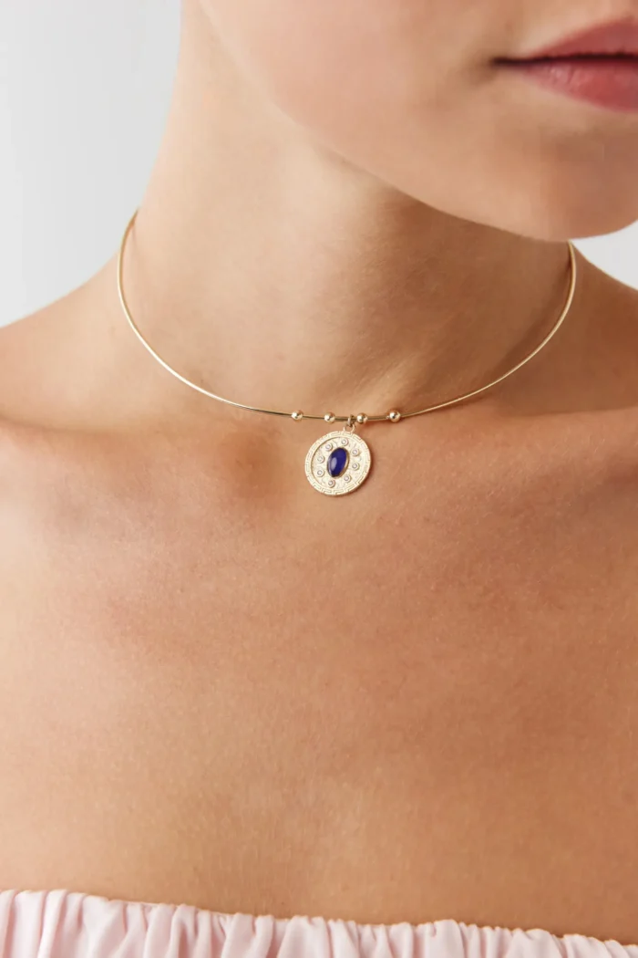 Oval Lacivert Taşlı Madalyon Uç Tel Choker farklı açıdan görünümü – 14 Ayar Altın, Sarı renk, 8.02 g