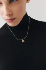 Oval Lacivert Taşlı Madalyon Uç Tel Kolye 4 Oval Lacivert Taşlı Madalyon Uç Tel Kolye galeri görünümü – 14 Ayar Altın, Sarı renk, 5.33 g