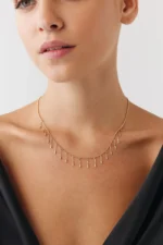 Özel Tasarım Minimal Silindir Shakira Kolye 3 Özel Tasarım Minimal Silindir Shakira Kolye yakın plan görünümü – 14 Ayar Altın, Sarı renk, 5.83 g