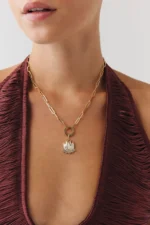Pembe Mineli Lotus Çiçeği Ataç Altın Kolye 5 14 Ayar Altın, Sarı renk, 7.74 g özellikli Pembe Mineli Lotus Çiçeği Ataç Altın Kolye tasarım detay görünümü