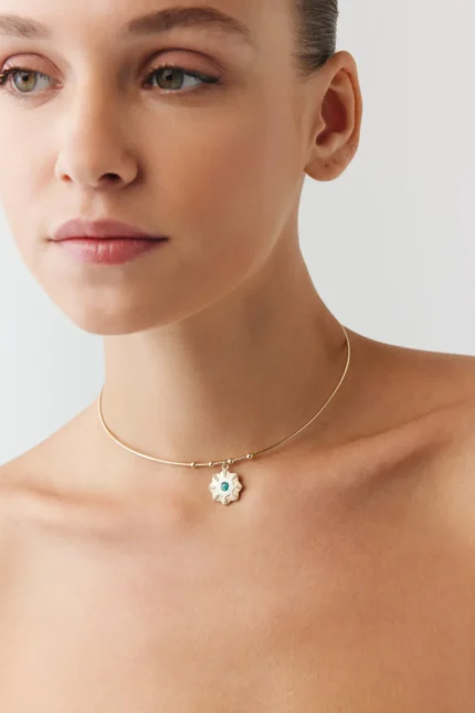 Yuvarlak Firuze Taşlı Çiçek Madalyon Uçlu Tel Choker farklı açıdan görünümü – 14 Ayar Altın, Sarı renk, 7.60 g