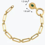 Oval Yeşil Taşlı Asimetrik Madalyon Uçlu Charm Bileklik 6 Oval Yeşil Taşlı Asimetrik Madalyon Uçlu Charm Bileklik, 14 Ayar Altın, Sarı renk, 6 g, tasarım detay görünümü
