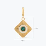 Yeşil Etnik Madalyon Charm 3 Yeşil Etnik Madalyon Charm farklı açıdan görünümü – 14 Ayar Altın, Sarı renk, 2.79 g