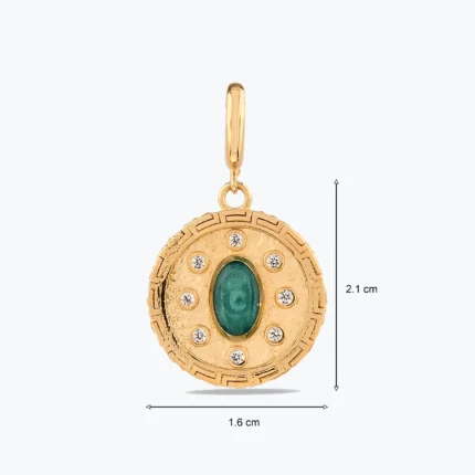Yeşil Madalyon Charm yakın plan görünümü – 14 Ayar Altın, Sarı renk, 2.79 g