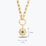 Yuvarlak Firuze Taşlı Çiçek Madalyon Charm Kolye 5 Yuvarlak Firuze Taşlı Çiçek Madalyon Charm Kolye, 14 Ayar Altın, Sarı renk, 11.92 g, farklı açıdan görünümü