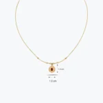 oval kırmızı taşlı asimetrik madalyon uç tel kolye 3 14 Ayar Altın, Sarı renk, 5.74 g özellikli oval kırmızı taşlı asimetrik madalyon uç tel kolye yakın plan görünümü